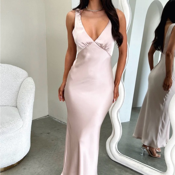 Elegant Satin Champagne Midi Dress - Picture 1 of 3